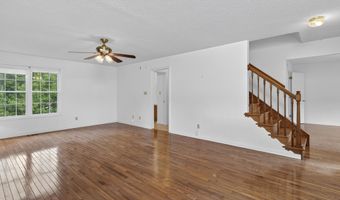 19025 Essex Dr, Abingdon, VA 24211