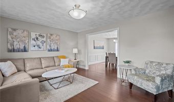 105 Amy Dr, Cranston, RI 02921