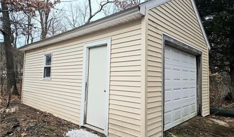 82 Wood St, Coventry, RI 02816