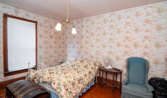 192 Clay St, Alderson, WV 24910