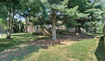 137 Point Of Woods Dr, Albany, NY 12203