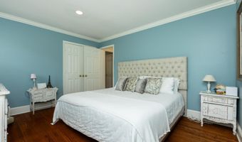 8809 SAUNDERS Ln, Bethesda, MD 20817