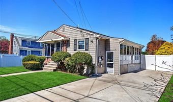 8 Ashby St, Johnston, RI 02919