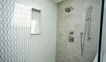 9 Katelan Ct, Cranston, RI 02921