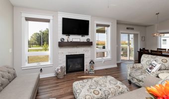 916 35th St SW, Altoona, IA 50009