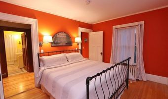 15 McKinley St, Bangor, ME 04401