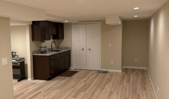 3925 Waldenwood Dr, Ann Arbor, MI 48105
