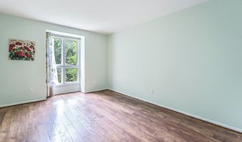 1040 Greenhills Dr, Ann Arbor, MI 48105