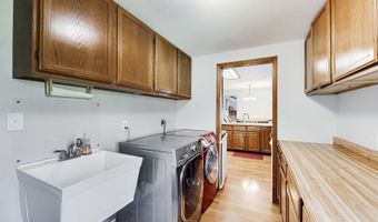 525 Skyline Dr, Algonquin, IL 60102