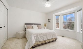 1360 Fairlane Dr, Ann Arbor, MI 48104