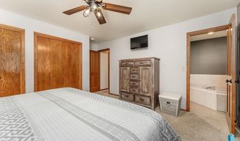 505 N Oak Ridge Rd, Brandon, SD 57005