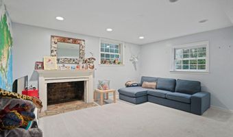 5320 ALBEMARLE St, Bethesda, MD 20816