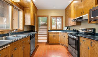 907 1st Dr NW, Austin, MN 55912