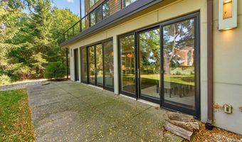 4061 Thornoaks Dr, Ann Arbor, MI 48104