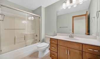 909 Idaho Ave, Ames, IA 50014