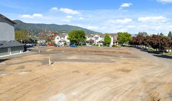 993 Mountain Meadows Dr, Ashland, OR 97520