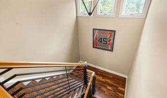 4226 40TH St N, Arlington, VA 22207