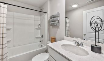 1027 34TH St SE, Altoona, IA 50009