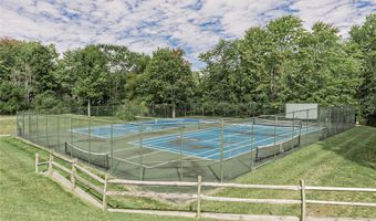 225 Linwood Ln, Aurora, OH 44202