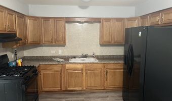 215 S Hale St 8A, Addison, IL 60101