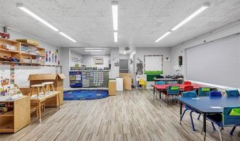 5043 Allen Rd, Allen Park, MI 48101