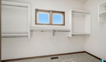 2413 E Tinley St, Brandon, SD 57005