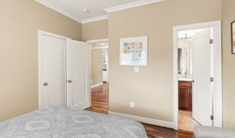 4226 40TH St N, Arlington, VA 22207