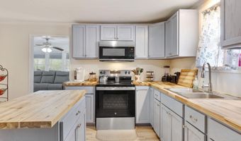 10808 Clarise Dr, Abbeville, LA 70510
