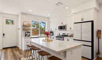 2771 W Pepper Tree Dr 11, Anaheim, CA 92801