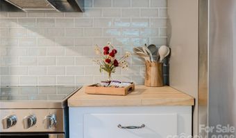 4920 Raymond Pl, Charlotte, NC 28205