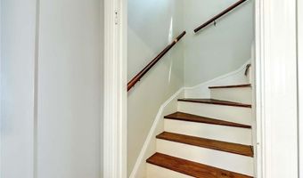 15 Wollaston St, Cranston, RI 02910