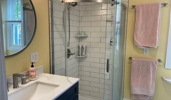 35 Elm St B, Newport, RI 02840