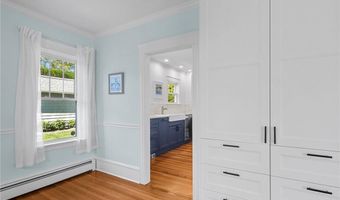 58 Bliss Rd, Newport, RI 02840