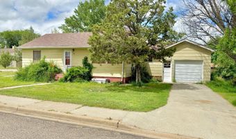 308 4th St SW, Bowman, ND 58623