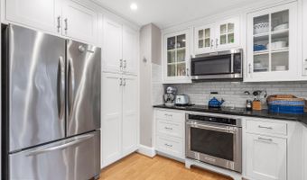 4004 ESTABROOK Dr, Annandale, VA 22003