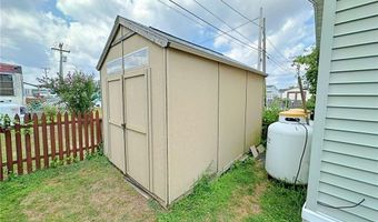 15 East Dr, East Providence, RI 02916
