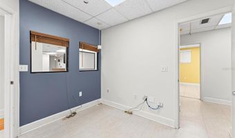 220 N WESTMONTE Dr B, Altamonte Springs, FL 32714