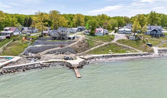 15 Lake Hurst Dr, Ashtabula, OH 44004