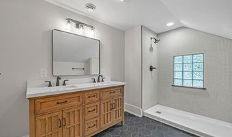 263 NE Oak Hill St, Abingdon, VA 24210