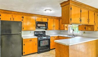 4 Johnson Ct, Bristol, RI 02809