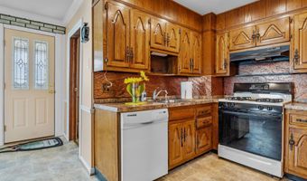 125 W 13TH St, Bayonne, NJ 07002