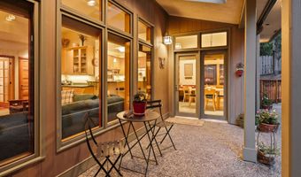 611 Forest St, Ashland, OR 97520