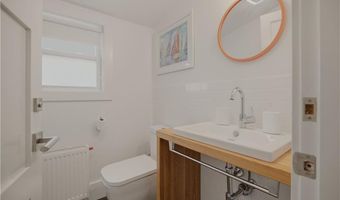 59 Houston Ave, Newport, RI 02840