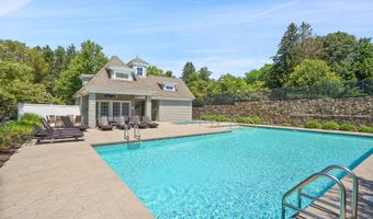 15 Damia Dr, Danbury, CT 06811