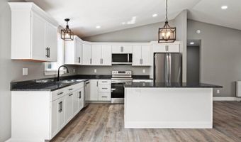 633 Streamside Ave, Hermon, ME 04401