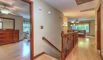 8 Whippoorwill Ln, Bethany, CT 06524
