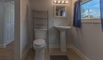 133 Howe St, Auburn, ME 04210