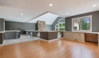 438 Club Dr, Aurora, OH 44202