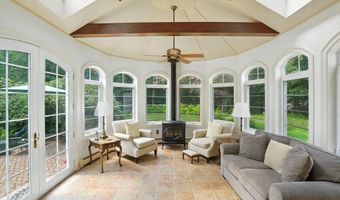 35 Shaw Dr, Bedford, NH 03110