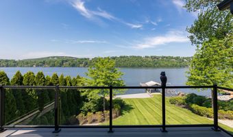 156 N Lake Shore Dr, Brookfield, CT 06804